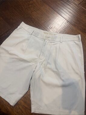 Nike Men's cream Performance Pleated Shorts
